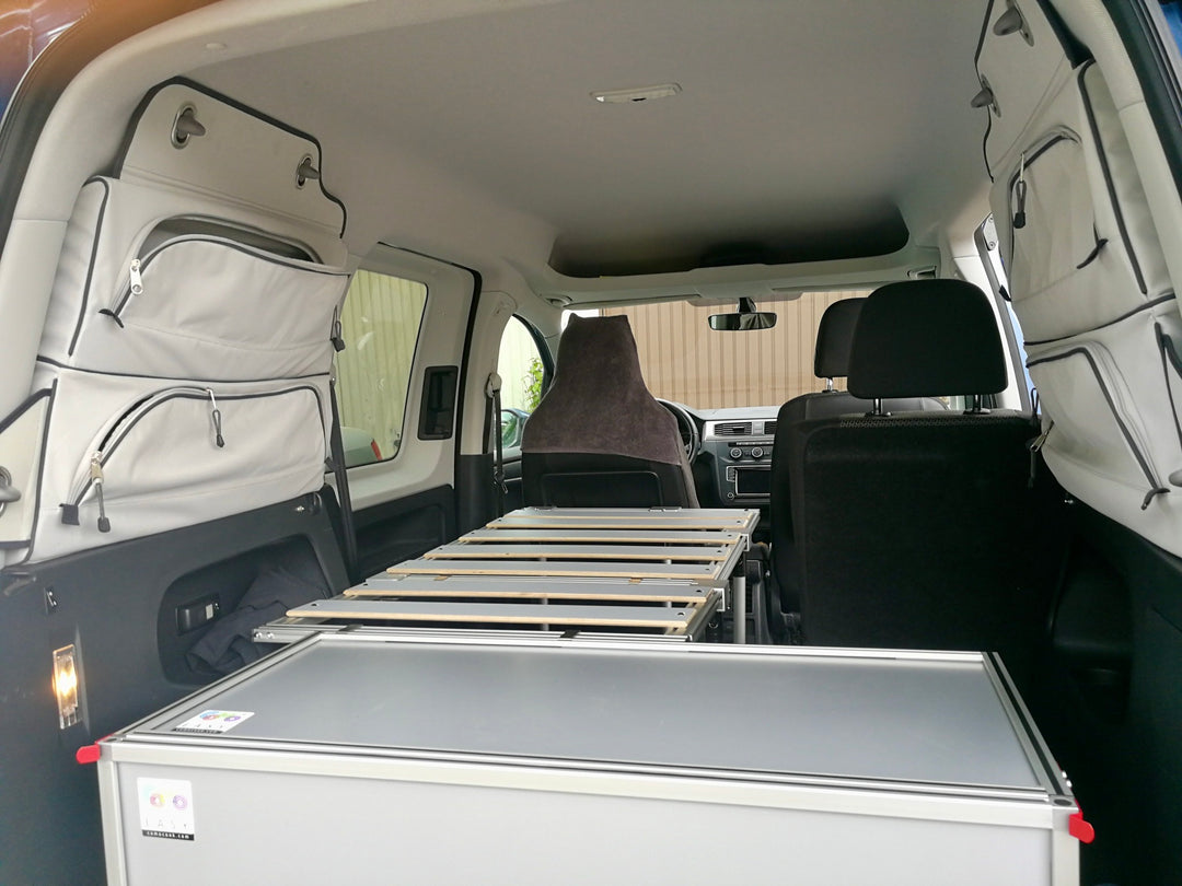 Campingbox COMO Easy 40 mit Einzelbett ohne Matratze, Heckansicht