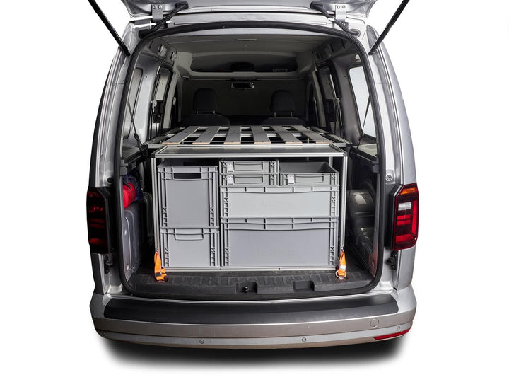 Campingbox COMO Easy 55, Heckansicht, mit Euroboxen unter dem Bettmodul